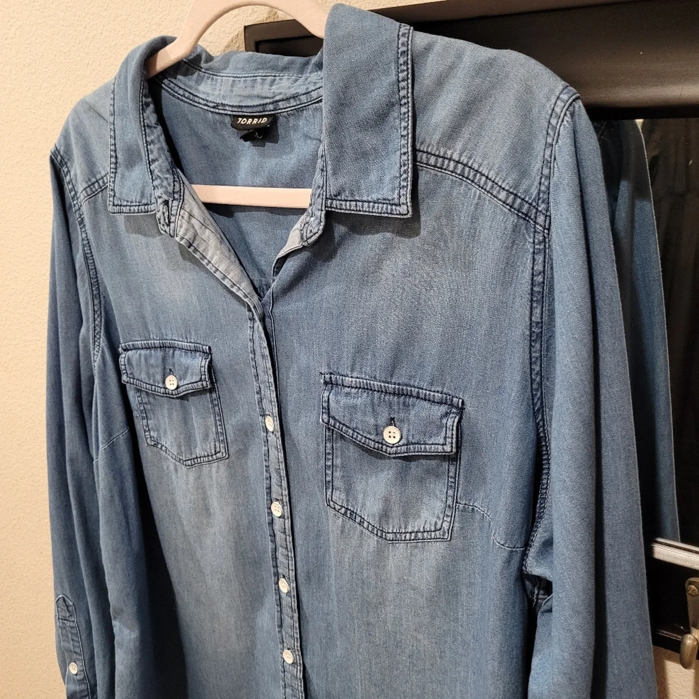 Torrid Chambray Button Front Shirt | Size 1 (1X) EUC - Picture 3 of 6